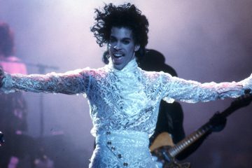 INGLEWOOD, CA - FEBRUARY 19: Prince performs live at the Fabulous Forum on February 19, 1985 in Inglewood, California. (Photo by Michael Ochs Archives/Getty Images)