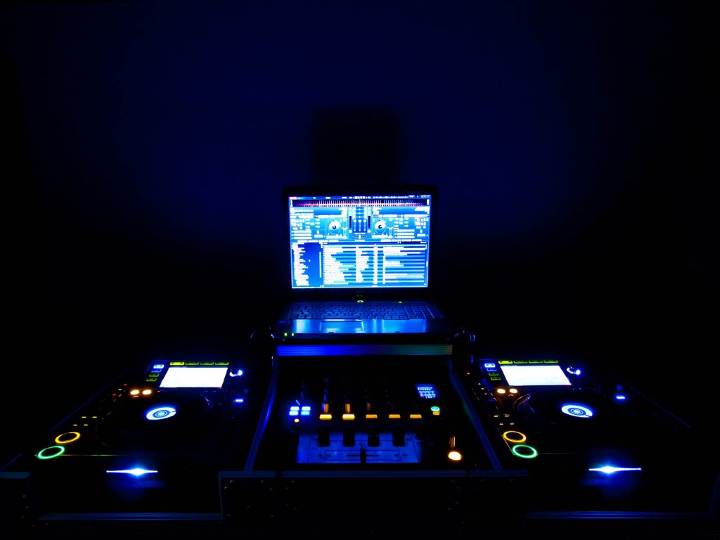 Pioneer-DJ-01